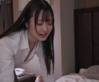 Trú bão chung phòng với chị đồng nghiệp