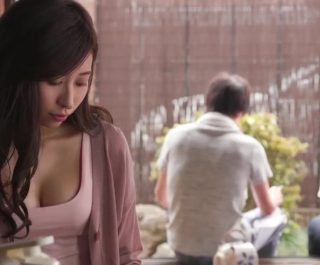 Bà chị dâu cuồng dâm